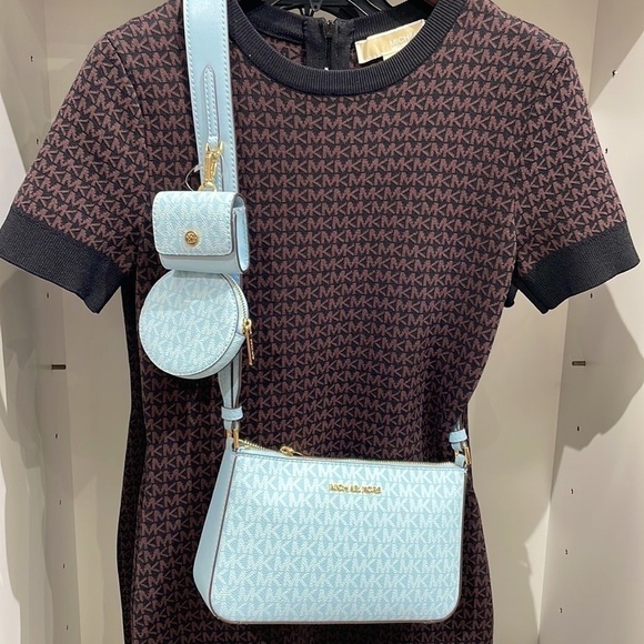 MICHAEL KORS 💙
Jet Set Travel Small Logo Shoulder crossbody Bag tech Pouches - Picture 6 of 13